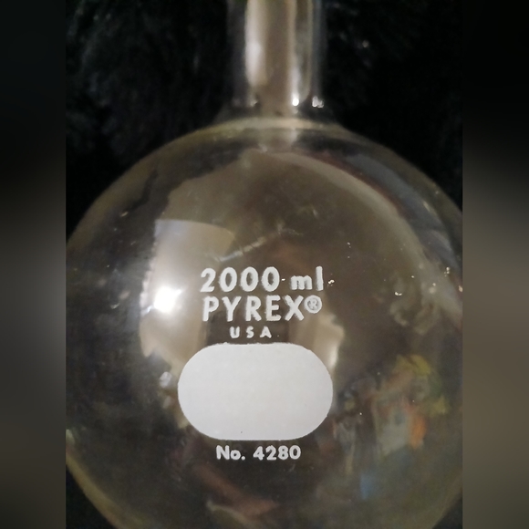 Pyrex 2000ml Round Bottom Flask - Picture 2 of 5